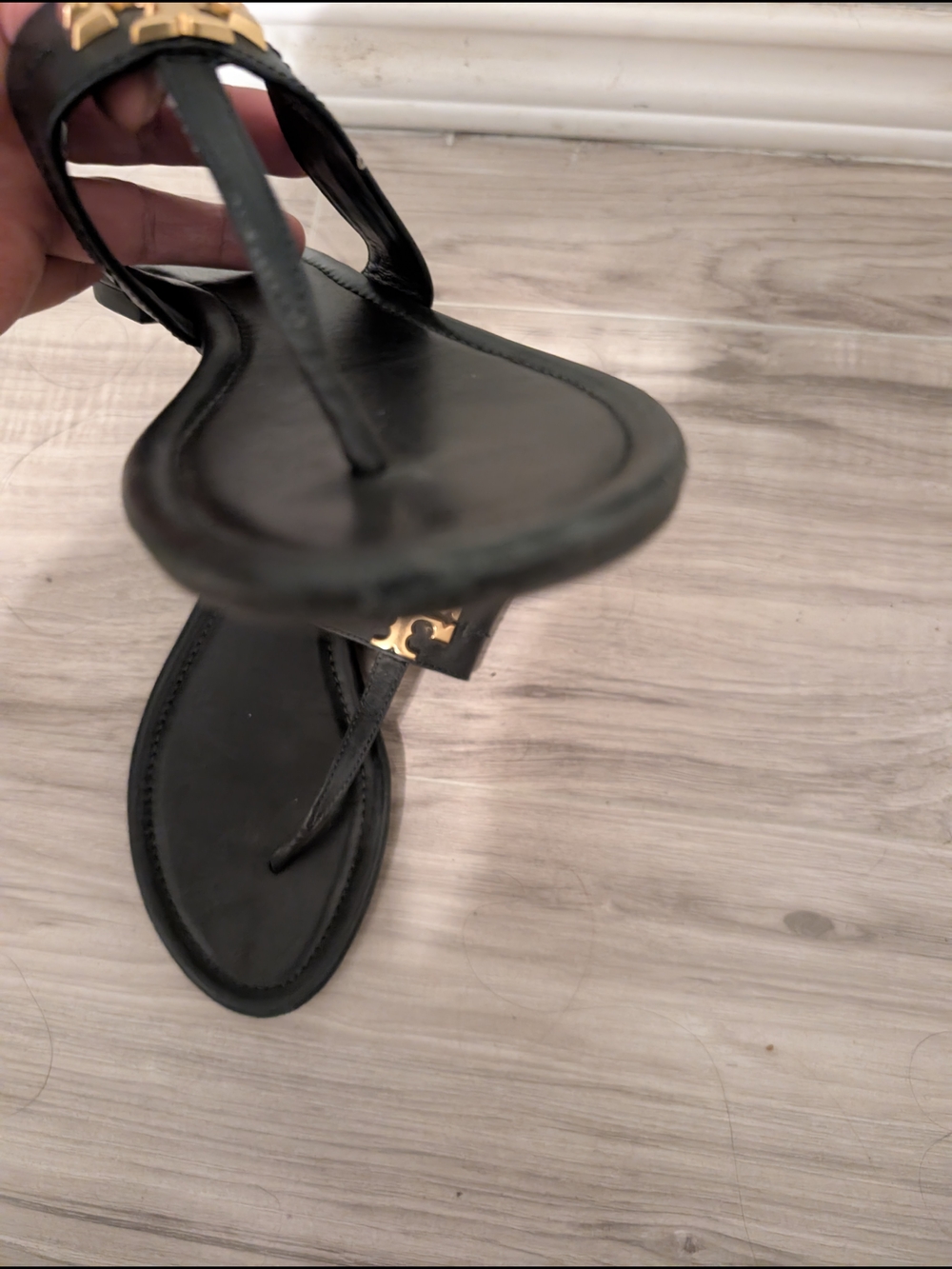 Tory Burch Black Leather Miller Thong Sandals with Gold Logo - Picture 3 of 4